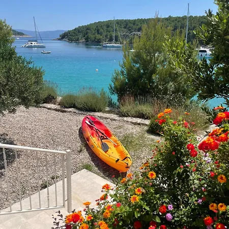 Luxury Kate - In Lucice Bay With Turquoise Sea, Amazing Seaviews, And Heated Pool Milna (Brac)