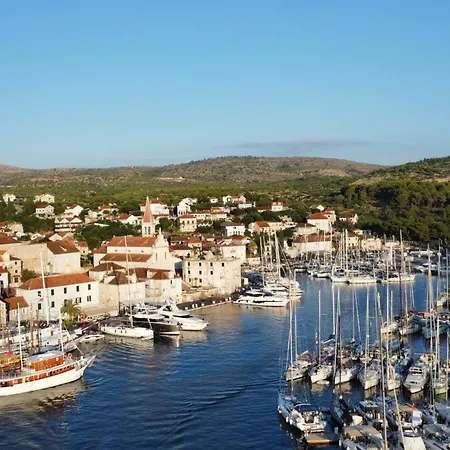 Luxury Kate - In Lucice Bay With Turquoise Sea, Amazing Seaviews, And Heated Pool * Milna (Brac)