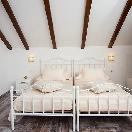 Villa Luxury Kate - In Lucice Bay With Turquoise Sea, Amazing Seaviews, And Heated Pool Milna (Brac)