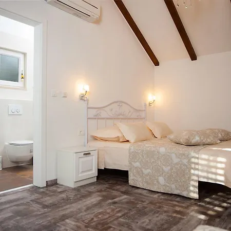 Villa Luxury Kate - In Lucice Bay With Turquoise Sea, Amazing Seaviews, And Heated Pool Milna (Brac)