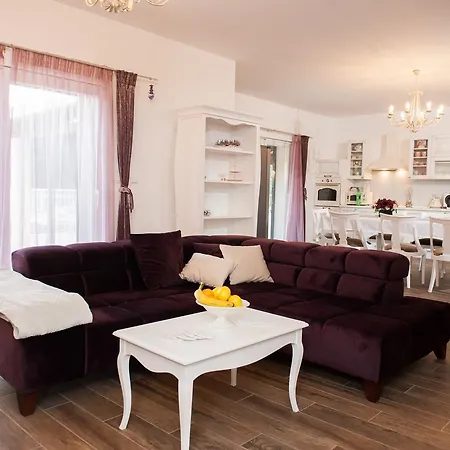 Luxury Kate - In Lucice Bay With Turquoise Sea, Amazing Seaviews, And Heated Pool Milna (Brac)