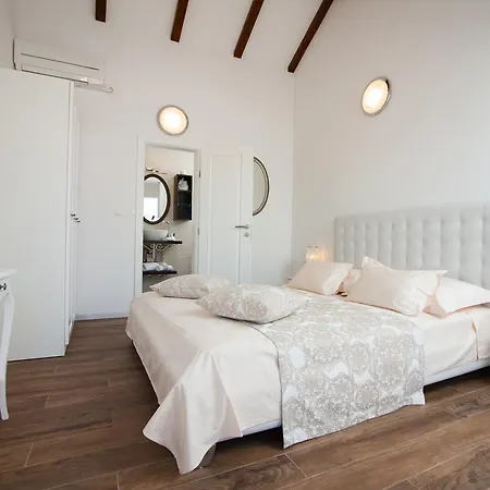 Villa Luxury Kate - In Lucice Bay With Turquoise Sea, Amazing Seaviews, And Heated Pool *