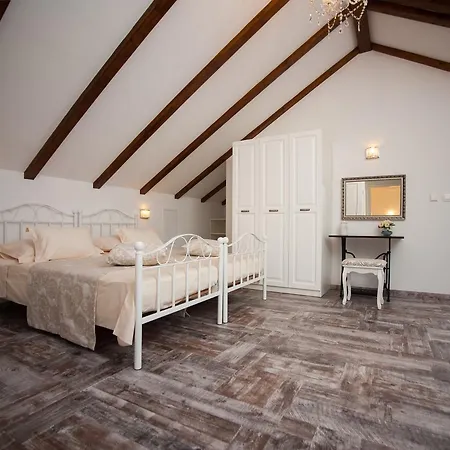 Luxury Kate - In Lucice Bay With Turquoise Sea, Amazing Seaviews, And Heated Pool