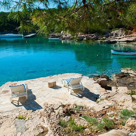 Villa Luxury Kate - In Lucice Bay With Turquoise Sea, Amazing Seaviews, And Heated Pool Milna (Brac)
