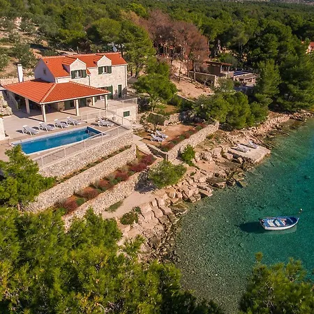 Luxury Kate - In Lucice Bay With Turquoise Sea, Amazing Seaviews, And Heated Pool Milna (Brac)