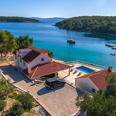 Luxury Kate - In Lucice Bay With Turquoise Sea, Amazing Seaviews, And Heated Pool *
