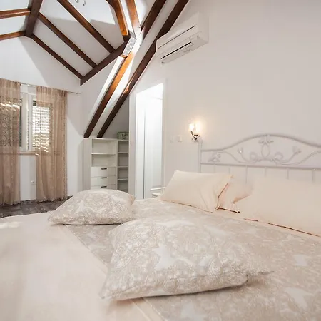 Luxury Kate - In Lucice Bay With Turquoise Sea, Amazing Seaviews, And Heated Pool * Milna (Brac)