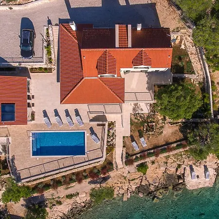 Luxury Kate - In Lucice Bay With Turquoise Sea, Amazing Seaviews, And Heated Pool Villa Milna (Brac)
