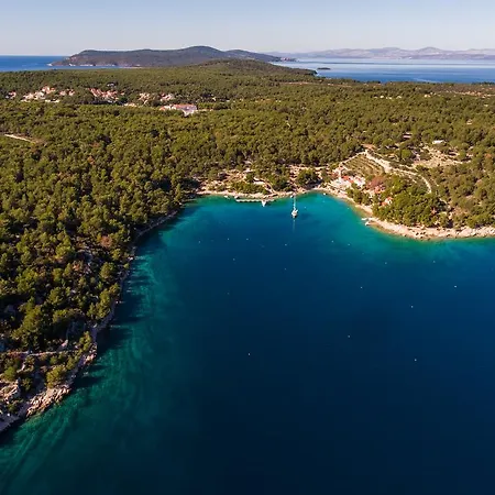 Villa Luxury Kate - In Lucice Bay With Turquoise Sea, Amazing Seaviews, And Heated Pool Milna (Brac)