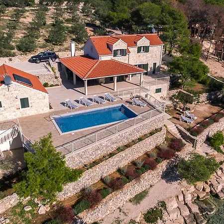 Luxury Kate - In Lucice Bay With Turquoise Sea, Amazing Seaviews, And Heated Pool Milna (Brac)