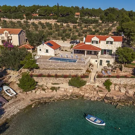 Villa Luxury Kate - In Lucice Bay With Turquoise Sea, Amazing Seaviews, And Heated Pool *